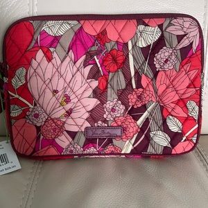 BNWT Vera Bradley padded Traveling Case